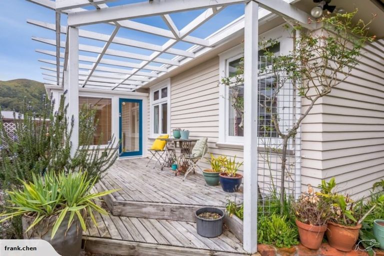 Photo of property in 1 Saint Ronans Avenue, Waterloo, Lower Hutt, 5011