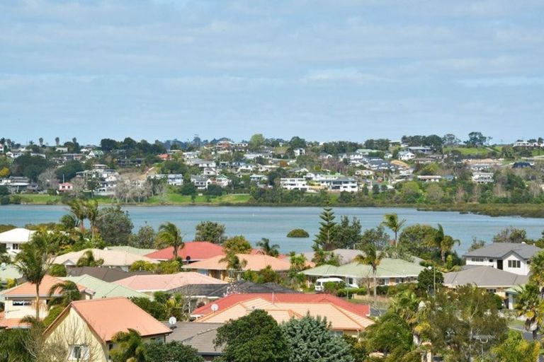 Photo of property in 110 Grovenor Drive, Orewa, 0931