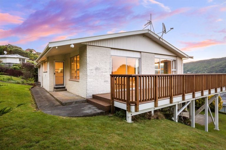 Photo of property in 10 Spicer Place, Tawa, Wellington, 5028