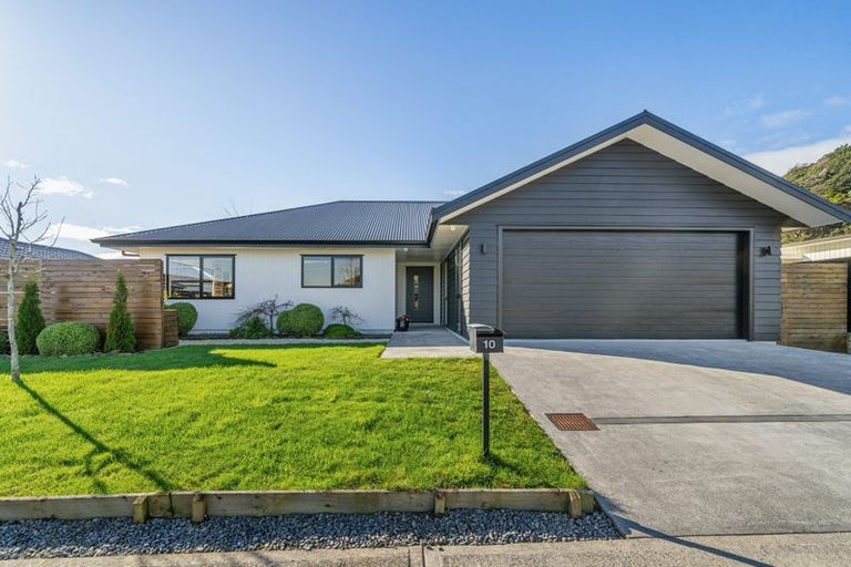 Photo of property in 10 Hopkirk Avenue, Wallaceville, Upper Hutt, 5018