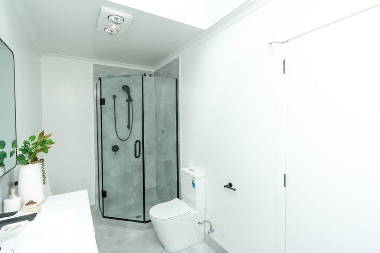 Photo of property in 2/22 Dalgliesh Avenue, Forest Lake, Hamilton, 3200