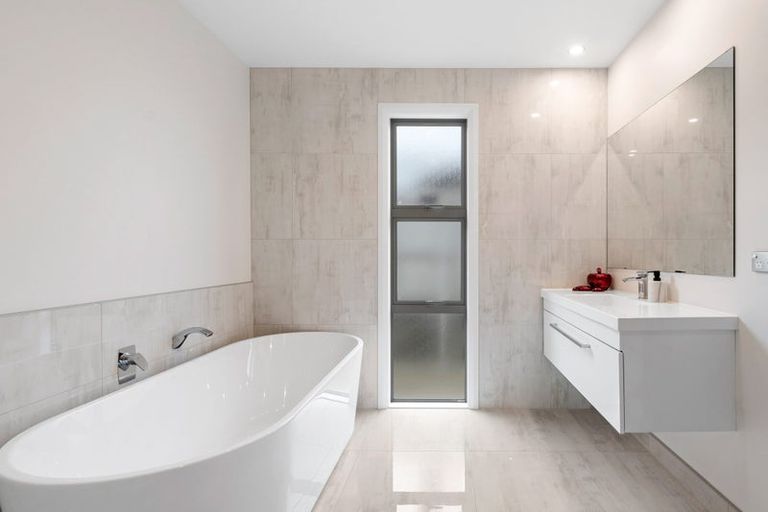 Photo of property in 27 Silicon Way, Fitzherbert, Palmerston North, 4410