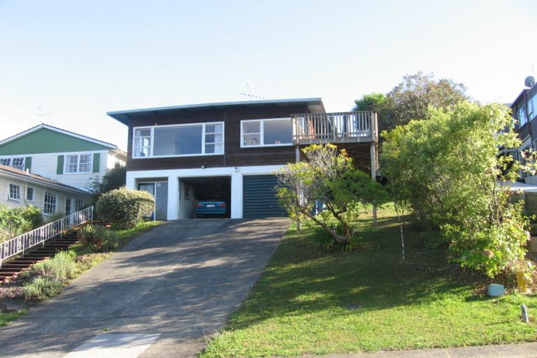 Photo of property in 25 Raymond Terrace, Northcote, Auckland, 0627