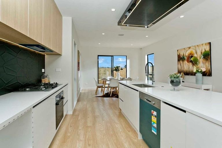 Photo of property in 18 Surf View Crescent, Red Beach, 0932