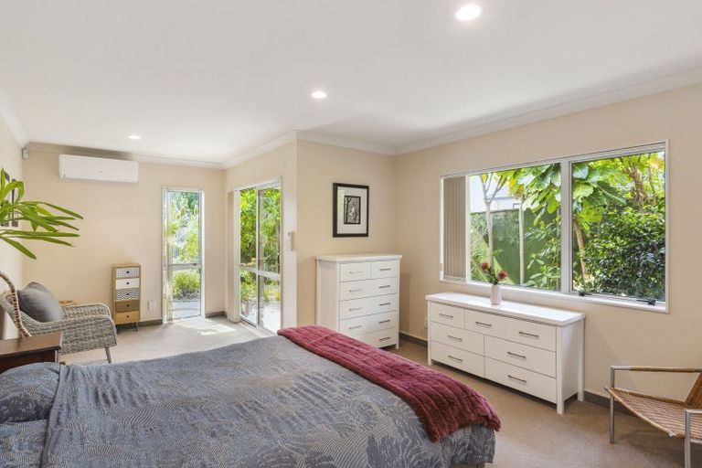 Photo of property in 43 Quadrant Heights, Paraparaumu, 5032