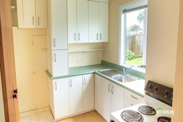 Photo of property in 2/1 Imperial Place, Henderson, Auckland, 0612