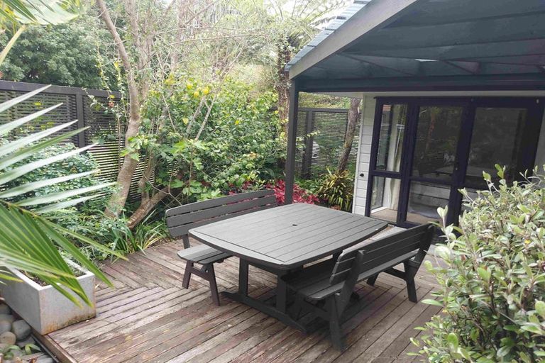 Photo of property in 15 Wainoni Heights, Greenhithe, Auckland, 0632