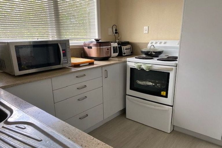 Photo of property in 17 Diana Drive, Glenfield, Auckland, 0627