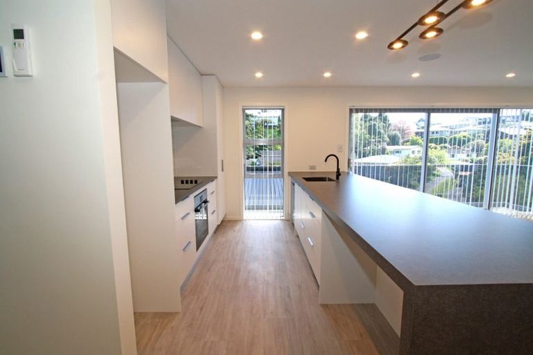 Photo of property in 5 Waterloo Place, Westown, New Plymouth, 4310