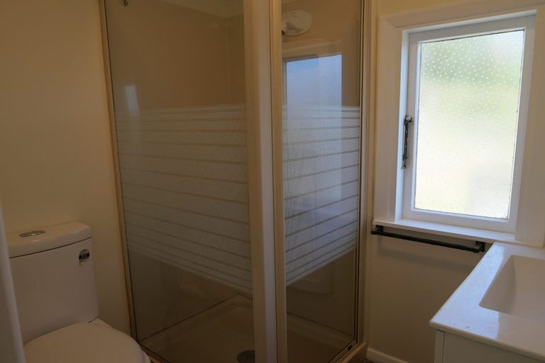 Photo of property in 21 Tiromoana Road, Raumati South, Paraparaumu, 5032