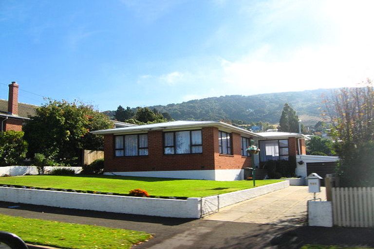 Photo of property in 111 Centennial Avenue, Helensburgh, Dunedin, 9010