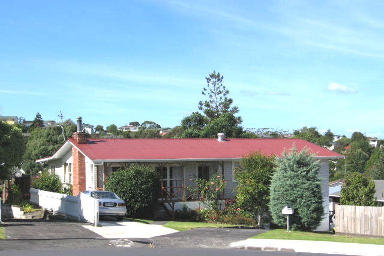 Photo of property in 24 Cypress Place, Sunnynook, Auckland, 0620