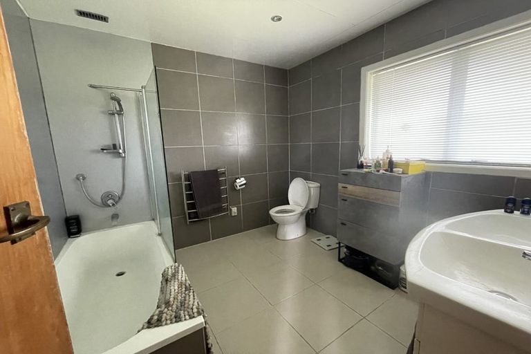 Photo of property in 1/142 Clovelly Road, Bucklands Beach, Auckland, 2012