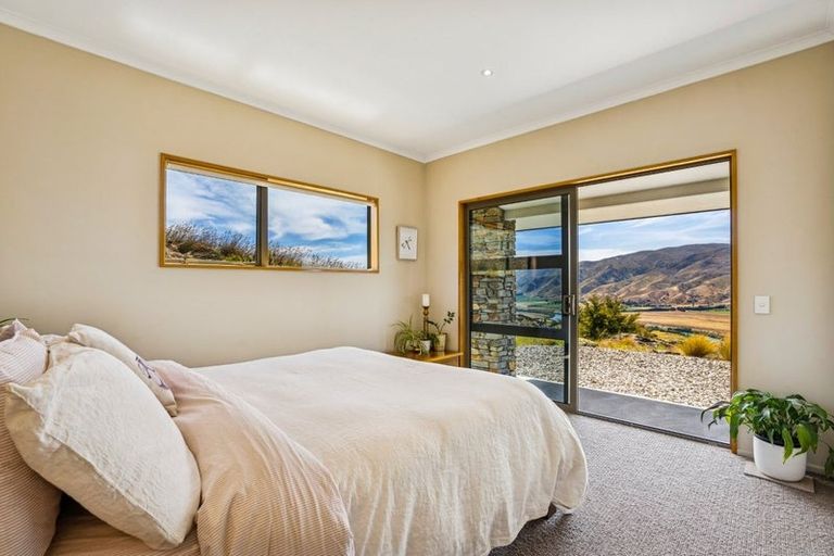 Photo of property in 51 Westreca Ridge Lane, Queensberry, Cromwell, 9383