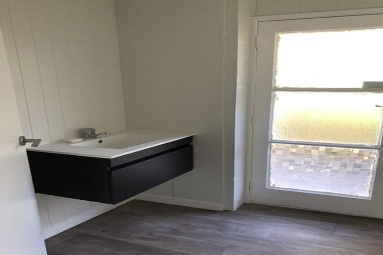 Photo of property in 8 Heaton Grove, Chatswood, Auckland, 0626