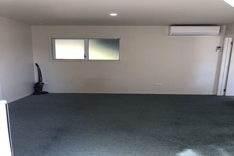 Photo of property in 903 West Coast Road, Waiatarua, Auckland, 0604