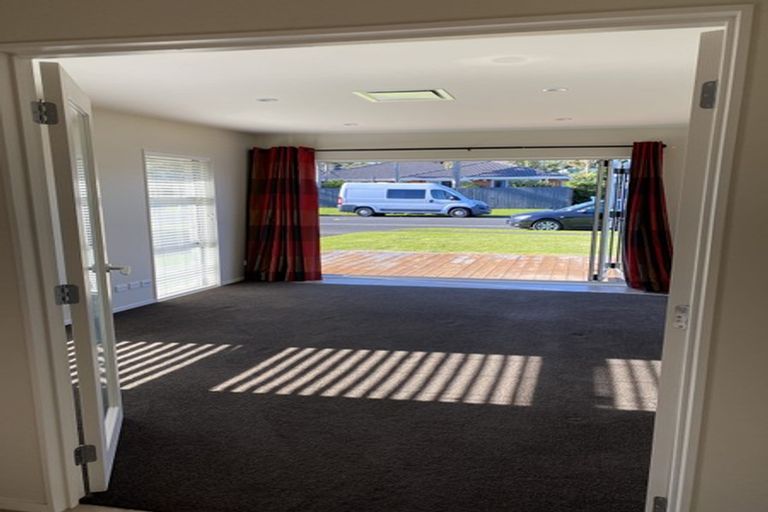 Photo of property in 1/23 Hattaway Avenue, Bucklands Beach, Auckland, 2012