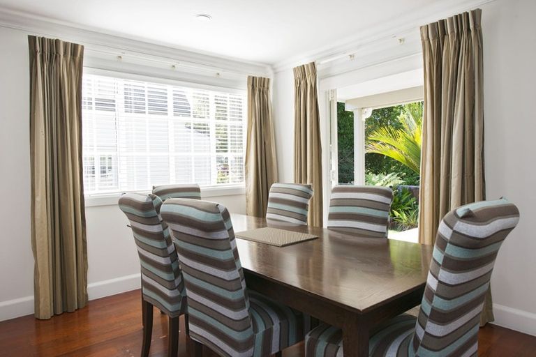 Photo of property in 16 Chapel Street, Russell, 0202