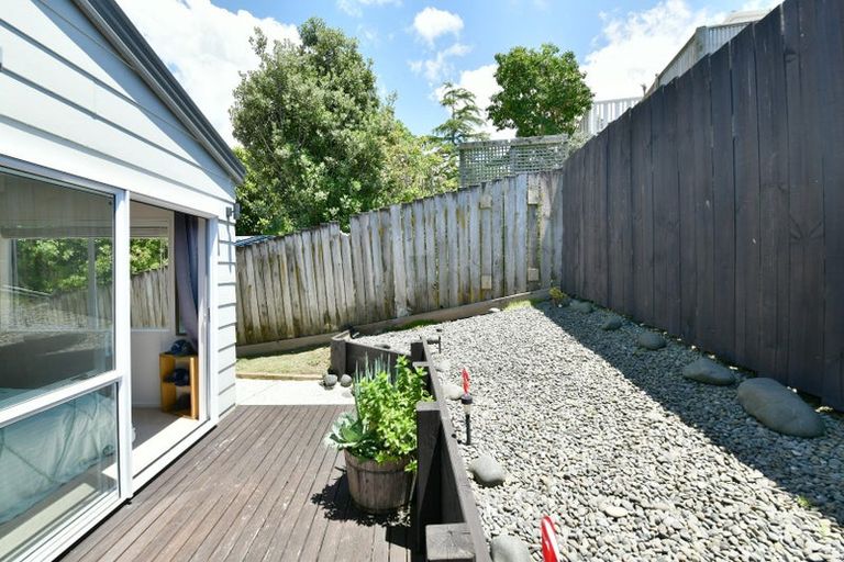 Photo of property in 2/4 Kenneth Hopper Place, Manly, Whangaparaoa, 0930