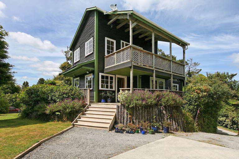 Photo of property in 102 Avro Road, Blue Mountains, Upper Hutt, 5371