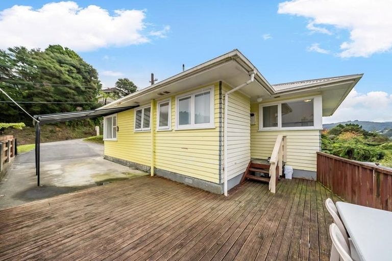 Photo of property in 30 Logie Street, Stokes Valley, Lower Hutt, 5019