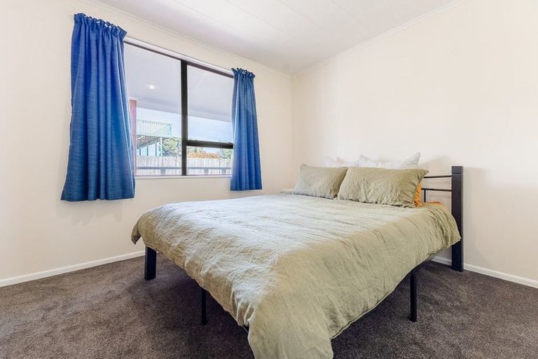 Photo of property in 11 Atua Street, Waikanae Beach, Waikanae, 5036