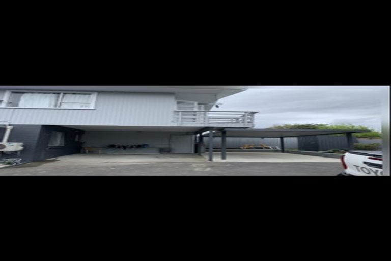 Photo of property in 2/65 Cliff View Drive, Green Bay, Auckland, 0604