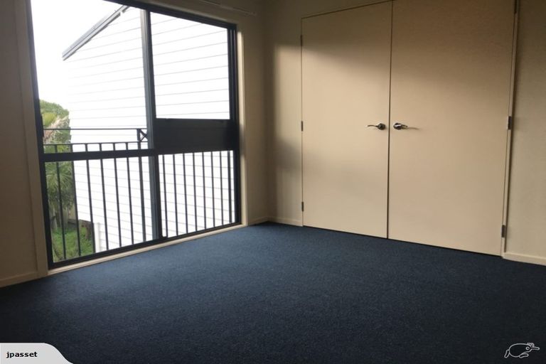 Photo of property in Greenwich Apartments, 32/3 Burton Street, Grafton, Auckland, 1010