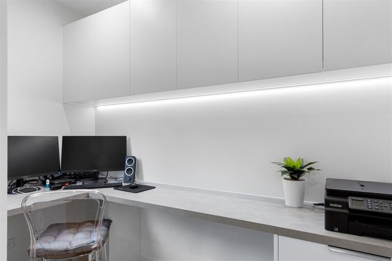 Photo of property in 242 Memorial Avenue, Burnside, Christchurch, 8053