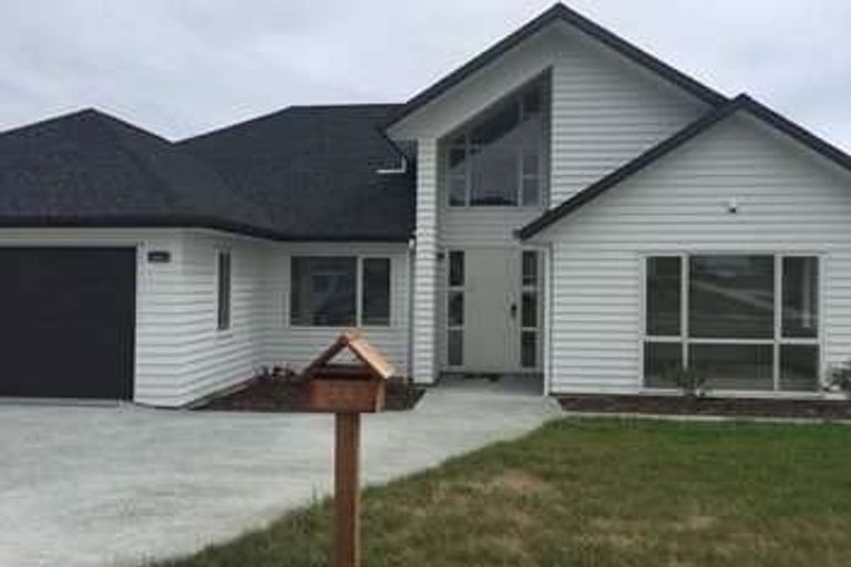 Photo of property in 24 Skipjack Pass, Silverdale, 0932