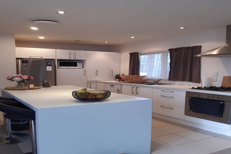 Photo of property in 2/5 Downing Street, Glenfield, Auckland, 0629