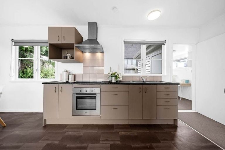 Photo of property in 53a Sylvan Crescent, Te Atatu South, Auckland, 0610