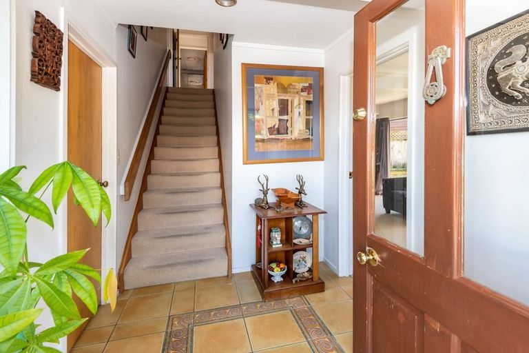 Photo of property in 2/5 Perendale Close, Somerville, Auckland, 2014