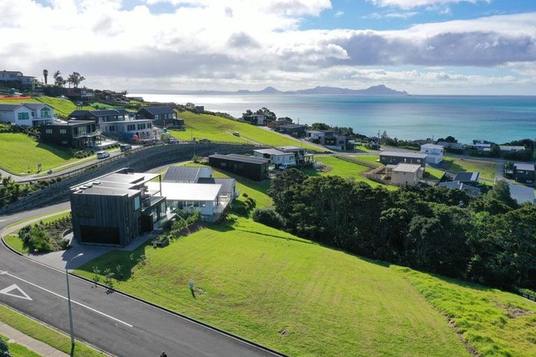 Photo of property in 3 Starlight Place, Langs Beach, 0582