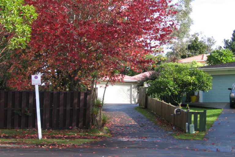 Photo of property in 17 Maroubra Place, Botany Downs, Auckland, 2010