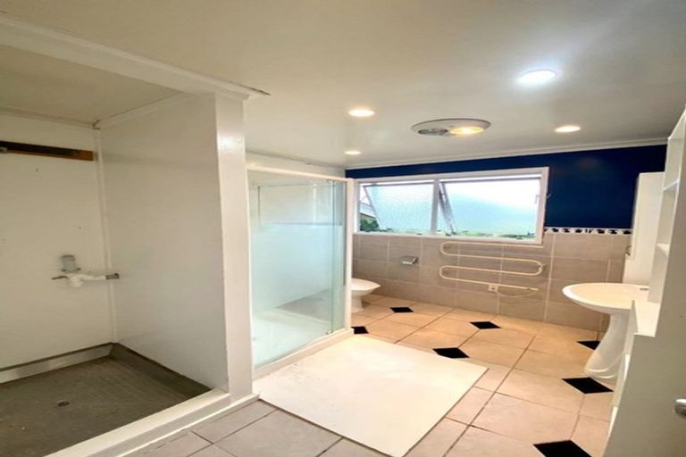 Photo of property in 14a Target Road, Totara Vale, Auckland, 0629