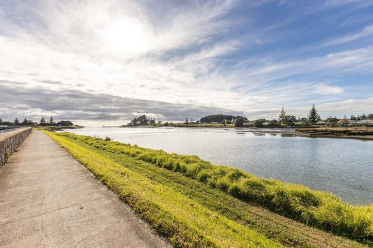 Photo of property in 3 Mcnaughton Street, Waitara, 4320