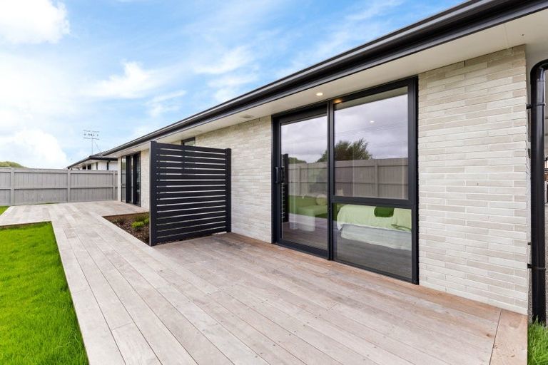 Photo of property in 54 Freedom Drive, Kelvin Grove, Palmerston North, 4414