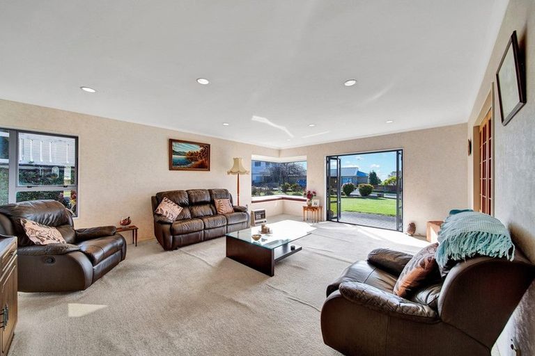 Photo of property in 10 Chatswood Grove, Fitzroy, New Plymouth, 4312