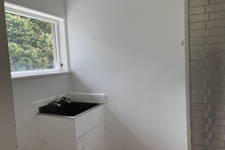 Photo of property in 41 Royal View Road, Te Atatu South, Auckland, 0610