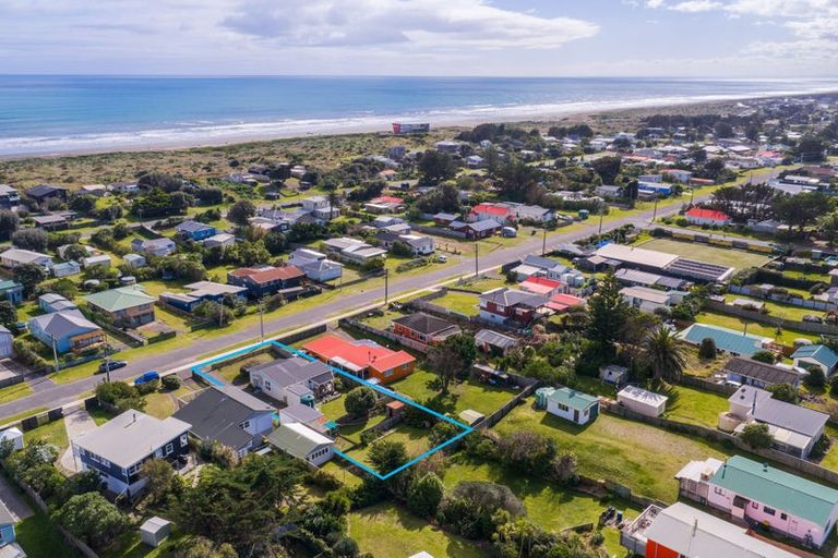 Photo of property in 76 Park Avenue, Waitarere Beach, Levin, 5510
