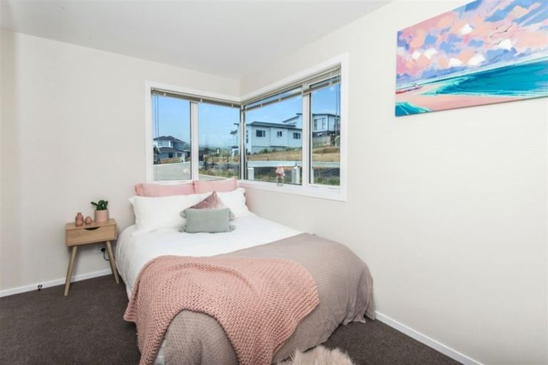 Photo of property in 8 Cessna Way, Newlands, Wellington, 6037