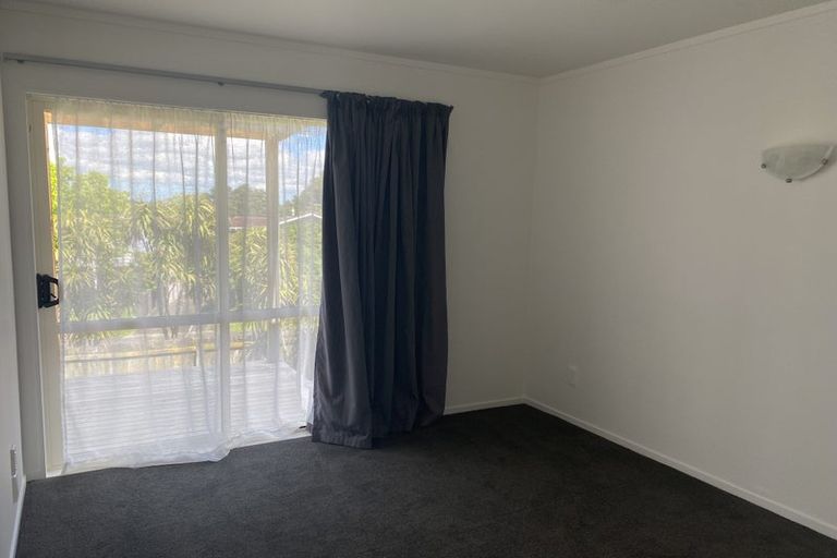 Photo of property in 17 Valhalla Drive, Beach Haven, Auckland, 0626