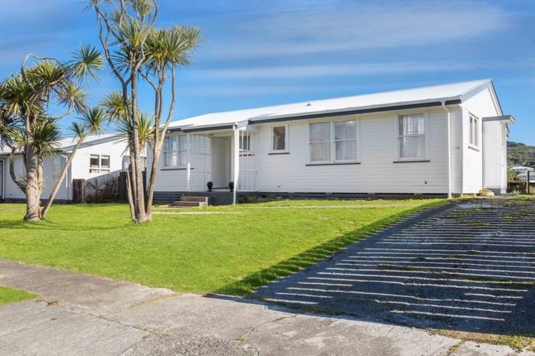 Photo of property in 54 Waiuta Street, Titahi Bay, Porirua, 5022