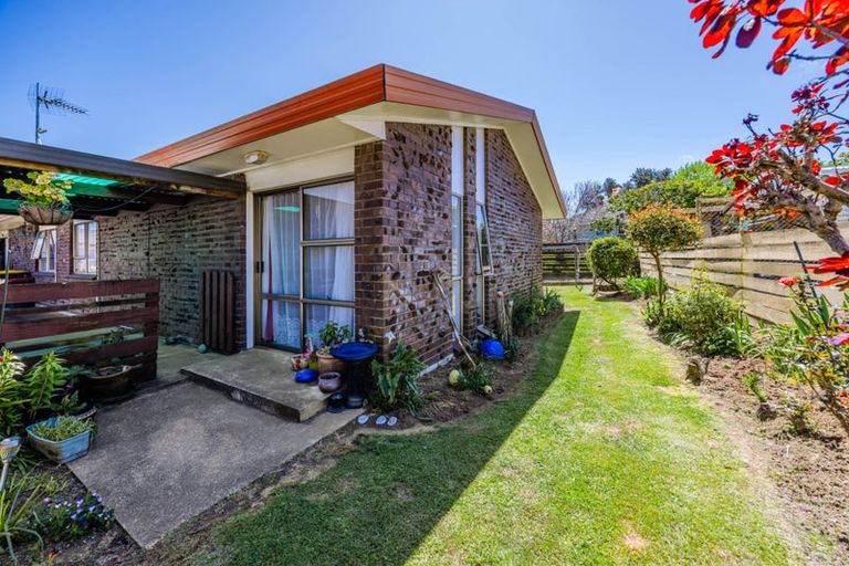 Photo of property in 2/29 Trentham Road, Papakura, 2110