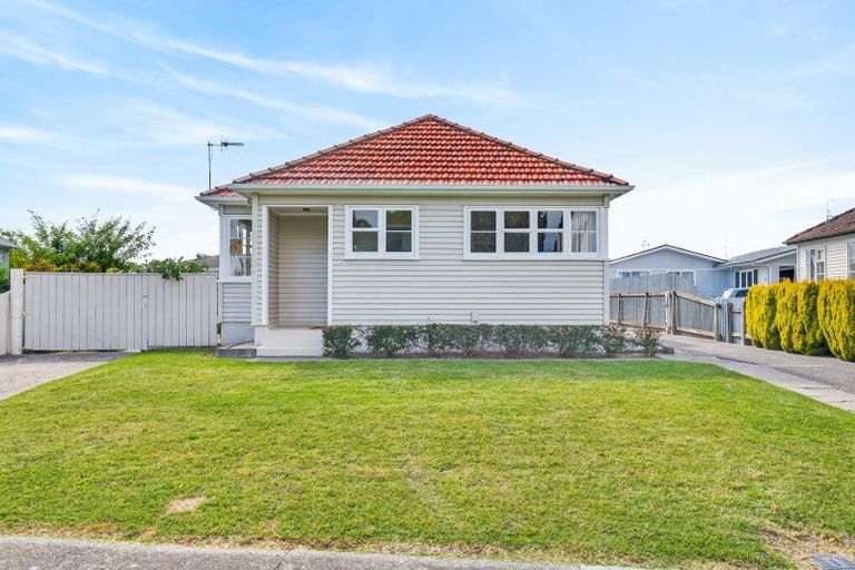 Photo of property in 4 Russell Road, Marewa, Napier, 4110