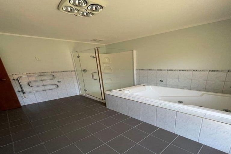 Photo of property in 31 Reflection Drive, West Harbour, Auckland, 0618