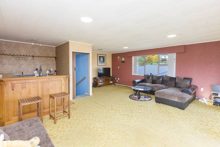 Photo of property in 53 Hillside Drive, Maoribank, Upper Hutt, 5018