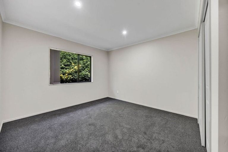 Photo of property in 8 County Drive, Hawera, 4610