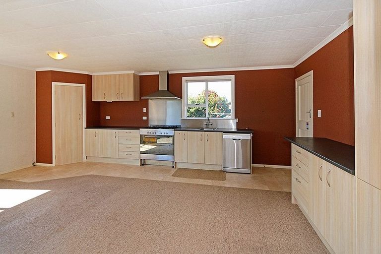 Photo of property in 33 Longfellow Road, Opunake, 4616